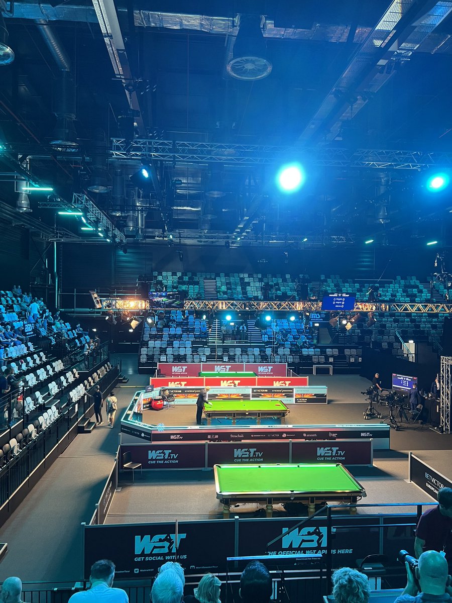 mortensh's tweet photo. Klar for semi, uten @trickwik på øret da, men det får gå.. #esnsnooker https://t.co/nxRXfFCwGU