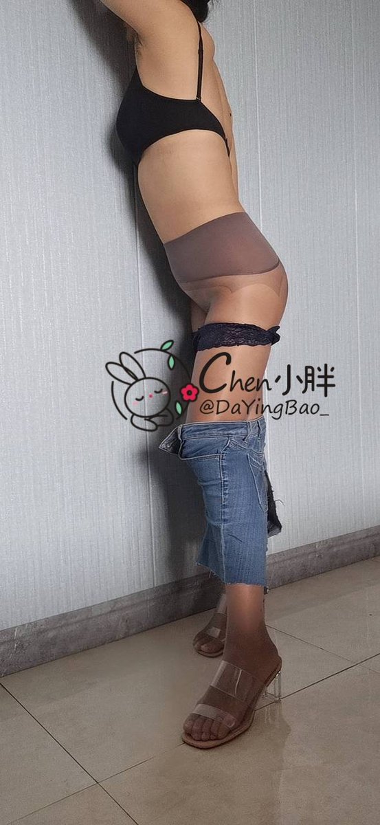 穿着蕾丝内裤
塞着肛塞被爆操
最后还得把内裤套我头上
这是一个多用途的内裤
它可以包逼，还可以套头，还可以拿去撸管
<a href="/0xnmhs/">CC嫩妹会所</a> 
<a href="/Xzhibb/">星之比比</a>
<a href="/jrnenxue/">今日嫩穴</a> 
#Crypto嫩妹会所