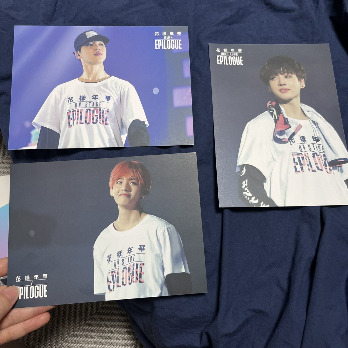 12V____V30's tweet photo. 방탄 굿즈 양도 

화에필 블루레이 12.0
포스터카드 (엽서) 포함

방탄소년단 남준 윤기 호석 정국 아미 army RM SUGA JIN JHOPE JIMIN V JK 김남준 김석진 민윤기 정호석 박지민 김태형 전정국 buy BTS photocard sell 포카 프포 딥디 DVD 미니포카 https://t.co/NZWXHzs3fY