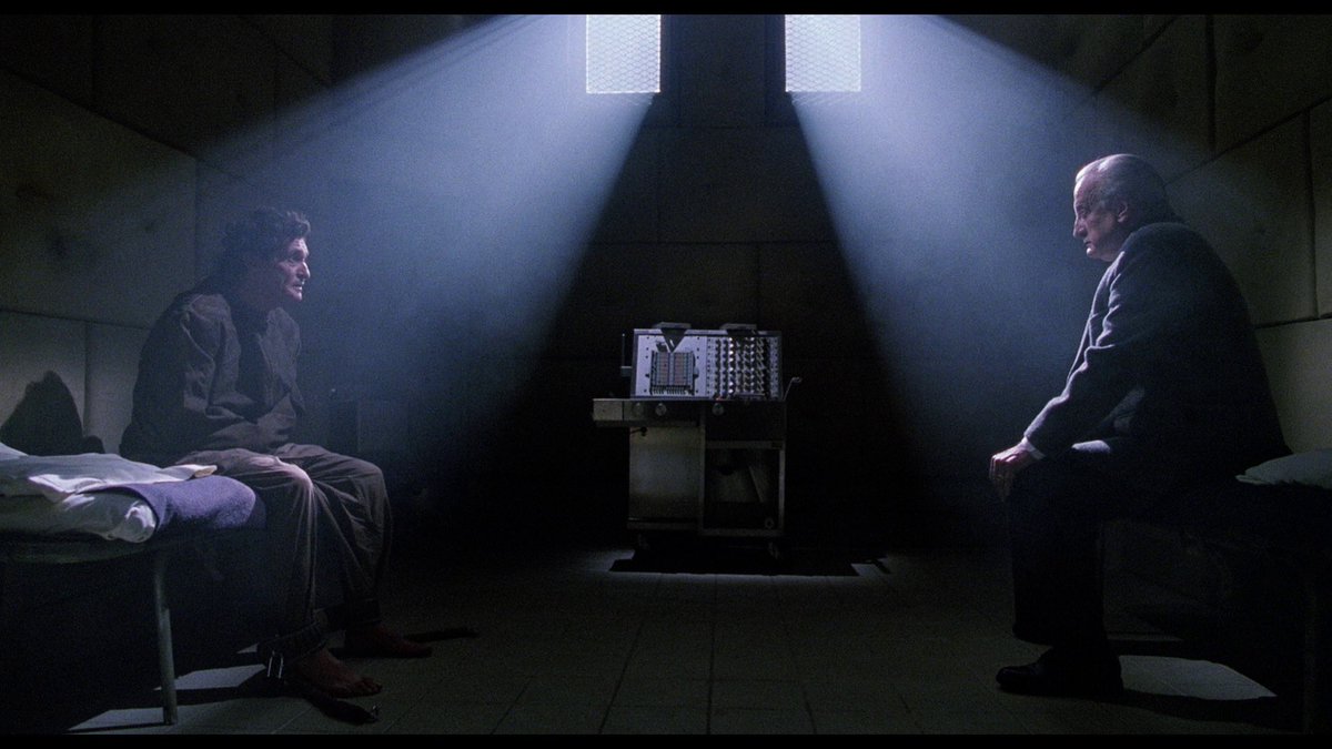 J'aime trop ce plan de L'exorciste 3
Avec deux légendes.