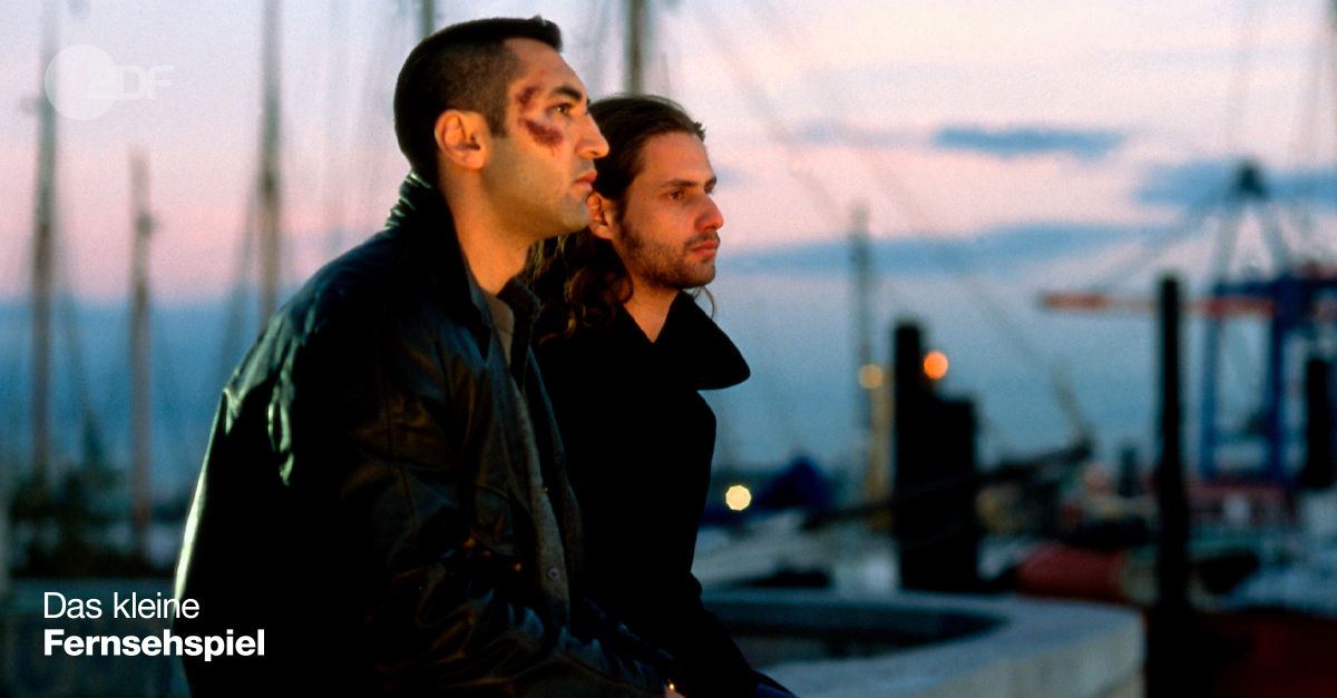 Wir gratulieren Filmemacher Fatih Akin zum 50. Geburtstag. Sein Spielfilmdebüt "Kurz und schmerzlos" in der #ZDFmediathek schauen: kurz.zdf.de/3K5N/ #FatihAkin #Kurzundschmerzlos