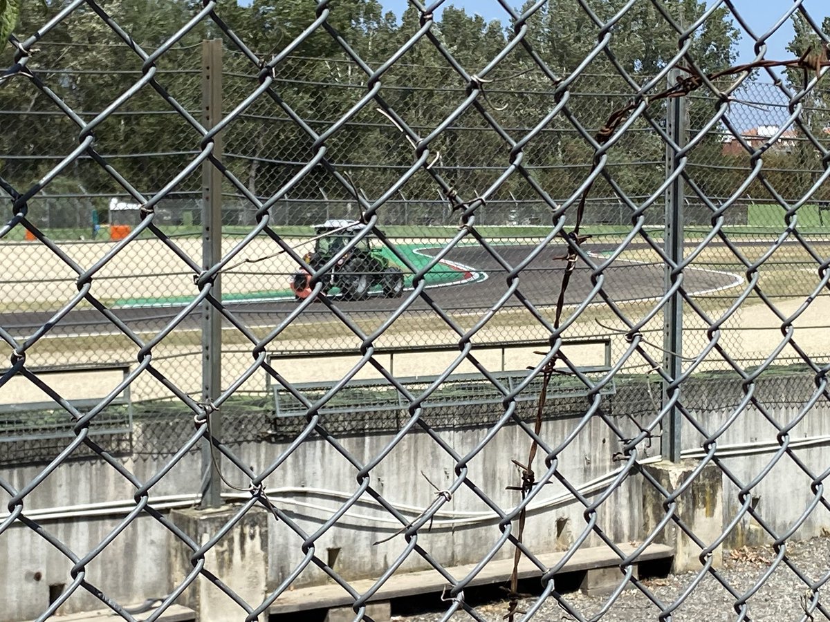 Samu969k's tweet photo. La SF-23 a Imola #f1 #ferrari #sf23 https://t.co/UR9TjnZdlp
