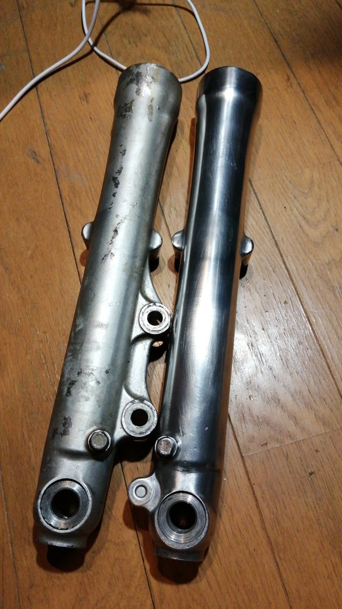 cgl125raizou's tweet photo. 手磨き三時間、、フォークボトム　見違えるようだね。流石アルミ　#CGL125,#フォークボトム https://t.co/1AgioUJNWB