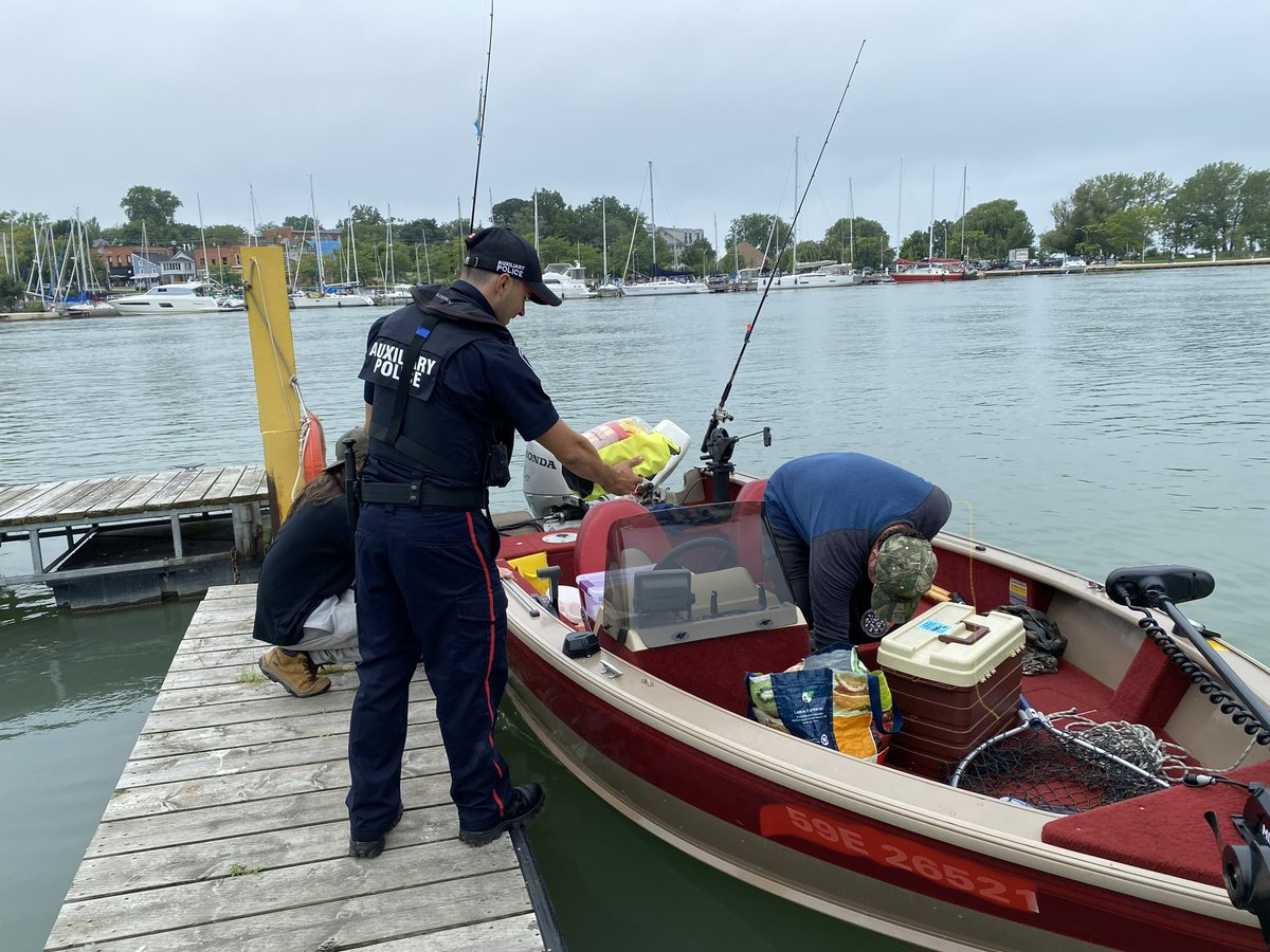 The crew was joined by #NRPSAUXILIARY to help answer questions and talk to boaters about #safeboating. Check your safety equipment every time before you go on the water.