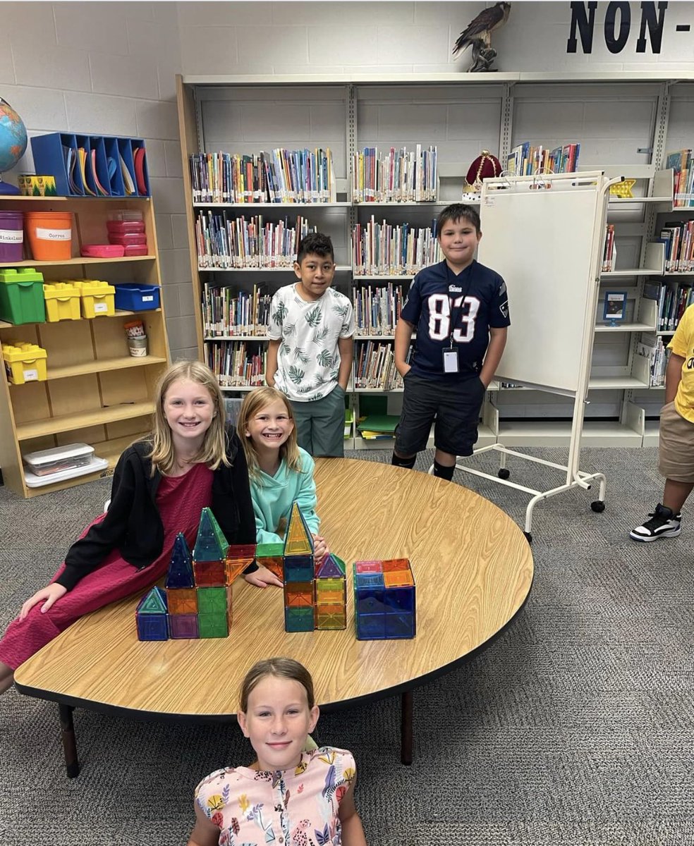 AD_educator's tweet image. First week feels all around the building @EnglishLanding for our Eagles 🦅! What great week of learning new routines, meeting new friends and kicking of our 23-24 year. #EaglePride #EaglesShootForTheStars