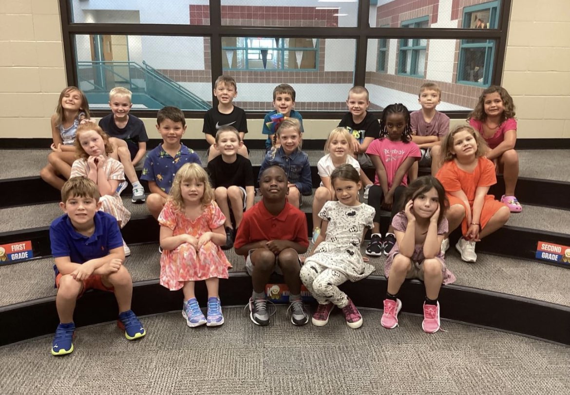 AD_educator's tweet image. First week feels all around the building @EnglishLanding for our Eagles 🦅! What great week of learning new routines, meeting new friends and kicking of our 23-24 year. #EaglePride #EaglesShootForTheStars