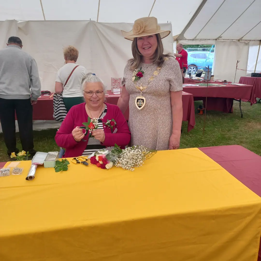Thank you Shannon Saise-Marshall for coming and judging our scarecrows!

Horticulture marquee is now open from judging, come and see how you did and look at all the amazing entries

#eghamroyalshow #Egham #eghamevents #surreyshows #royaleghamshow #familyfunuk #familydayoutuk