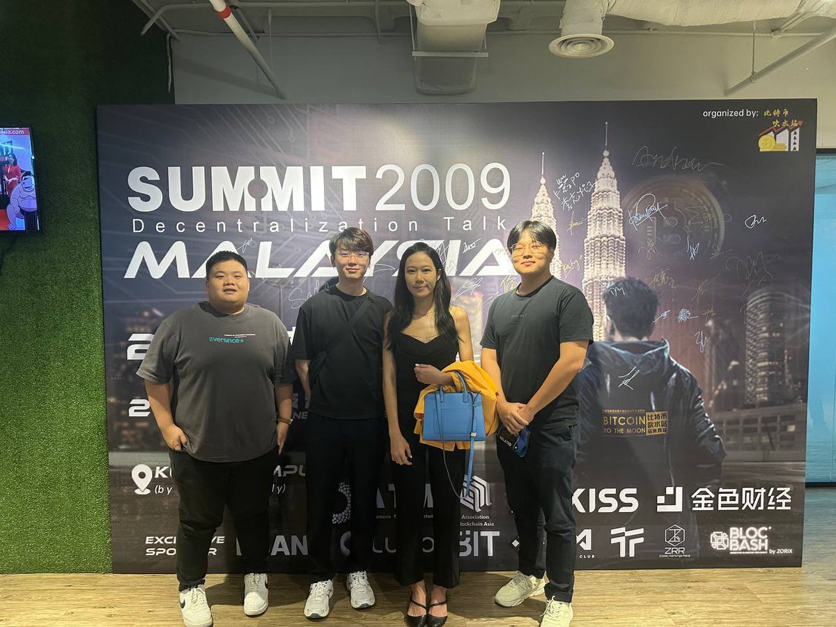 ZORIXchange's tweet photo. Happy to have our CEO @Dilys_Jheng to speak 🎤in #Summit2009 in KL #malaysia
#Crypto https://t.co/4dbF4BMNYK