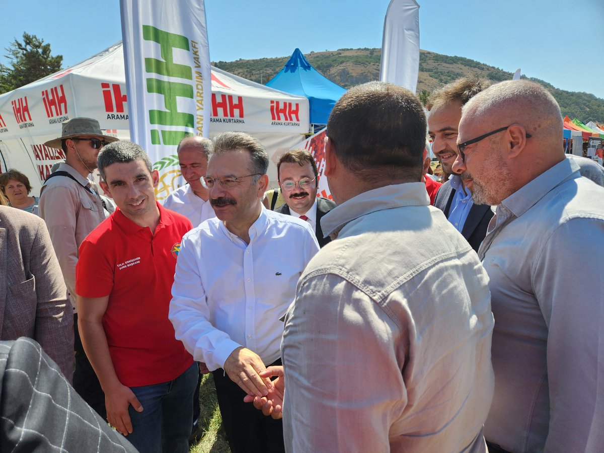 Kasimkarakas26's tweet photo. #Eskişehir Valimiz Sn Hüseyin Aksoy ve THK Genel Başkanı Sn Ali Yüksel il Türk Hava Kurumu inönü 2. havacılık Festivali🇹🇷 https://t.co/0W4XMBm97u
