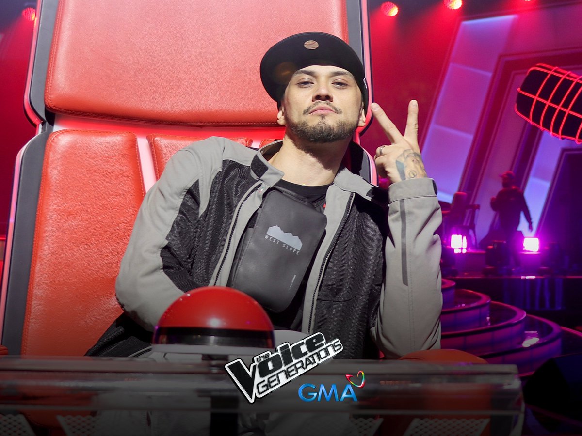 thevoicegenph's tweet photo. FIRST LOOK: Our coaches trying out the iconic The Voice chair for the very first time! 😍

#TheVoiceGenerations first in Asia, premieres tomorrow (August 27) at 7:00 PM on GMA! 🎤 https://t.co/DKlsPlqg8T