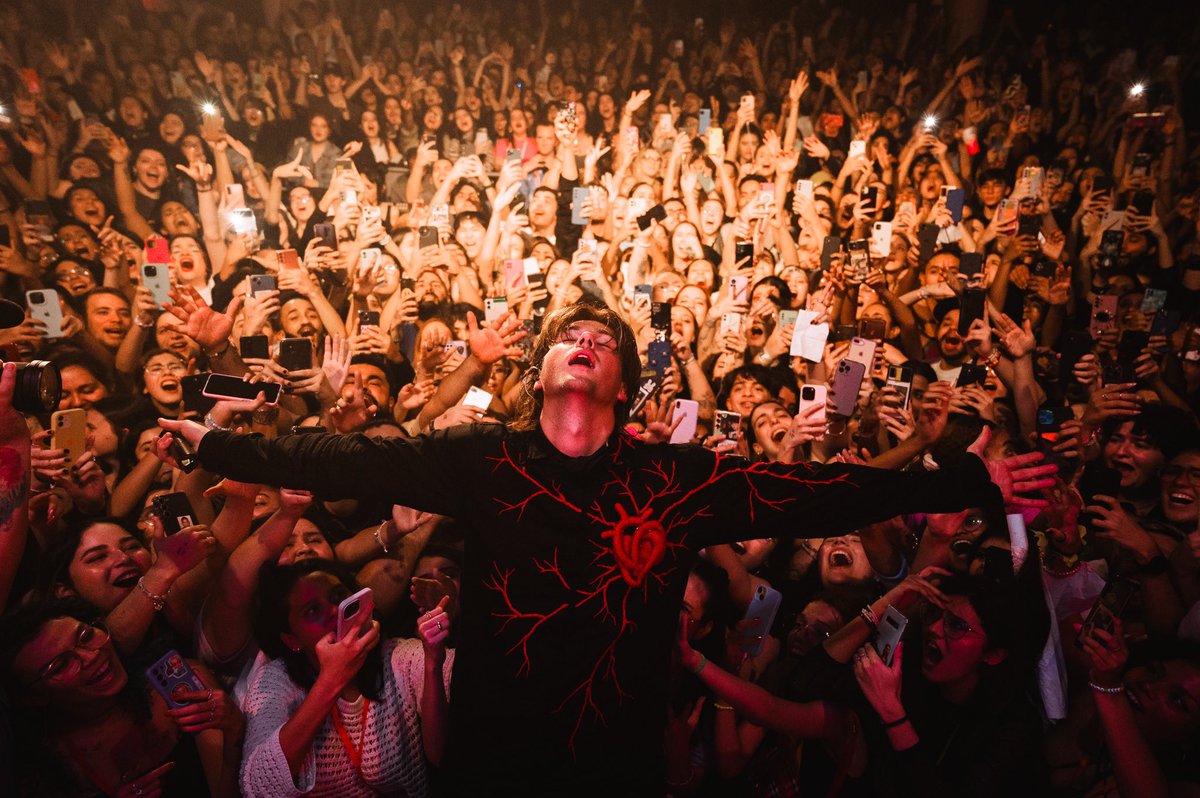 oneruel's tweet photo. this show was everything i hoped and more, thank you for welcoming me into your country brasil 🥹 https://t.co/0IwB9XrVsM