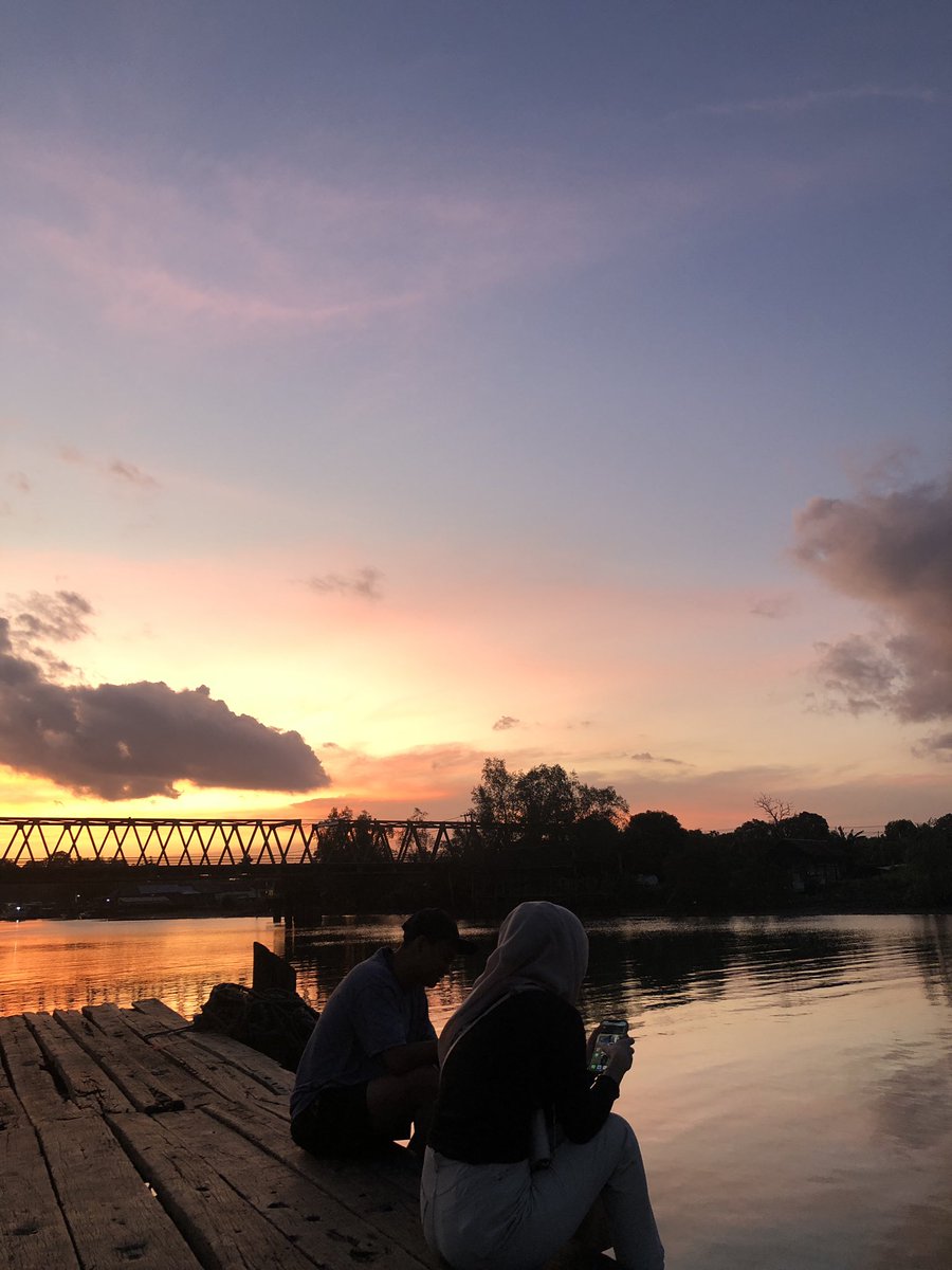 Dimasdwidar21's tweet photo. tentang senja dan kenangan https://t.co/wcr5mGVEGD