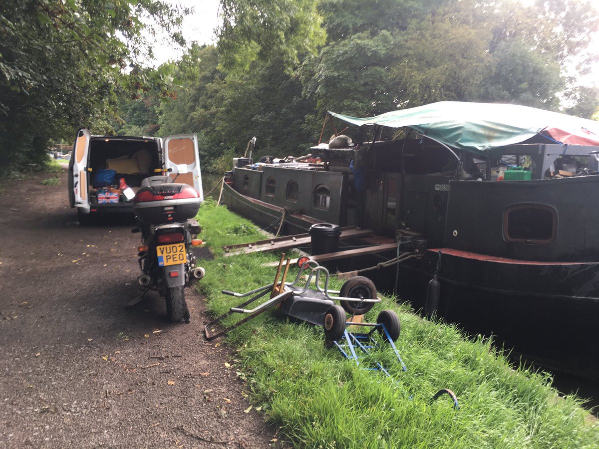 walkboa's tweet photo. @CRTcontactus this is getting ridiculous now. The Kennet &amp; Avon towpath between Bradford on Avon &amp; Avoncliff by Meadows Bridge is looking more like a road these days. 4 vehicles - 2 vans, a car &amp; a motorbike all in the space of 150 yards. Morning of Saturday 26th August. https://t.co/zPf4zFUt7d