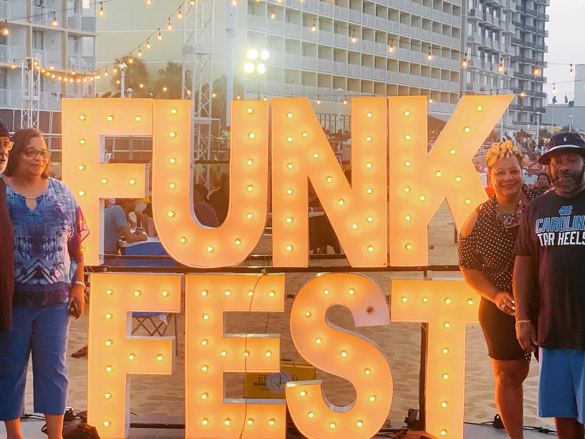 omartyree's tweet photo. I landed right in the #middle of the #VirginiaBeach #FunkFest this final #Summer weekend of #August ~ FOLLOW my LEAD on #Instagram @Only1OmarTyree as I #transition from #books to #film #music #television #liveperformance #events and #interview #storytelling #OmarTyree 🤠💯🔥🖌🎥 https://t.co/QexLccJRGC