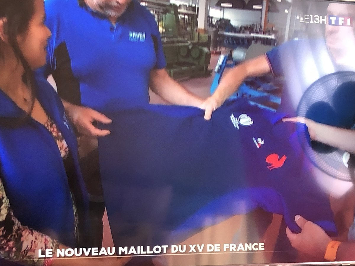 NGouello's tweet photo. Le NOUVEAU maillot du XV de #france
Merciiiiiii #tf1 @ACCoudray de parler du #fabriqueenfrance ce jour.
Nadine Gouello Artisane #lanappefrancaise
#lanappenantaise
@FranceRugby #TF1
#rugby #faitenfrance
#coupedumondederugby
#lecoqsportif #payen @MIF_Expo @Certif_OFG https://t.co/QKPSSyLGZ5