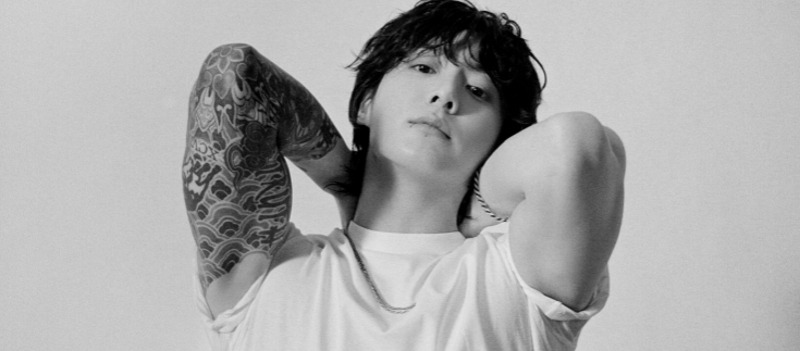 AboutMusicYT's tweet photo. Biggest songs by kpop artists last week worldwide (Billboard Global 200):

1. Jungkook - Seven
2. NewJeans - Super Shy
3. V - Love Me Again
4. V - Rainy Days
5. NewJeans - ETA
6. FIFTY FIFTY - Cupid
7. Jimin - Like Crazy
8. NewJeans - New Jeans
9. (G)I-DLE -  Queencard
10. NewJeans - OMG