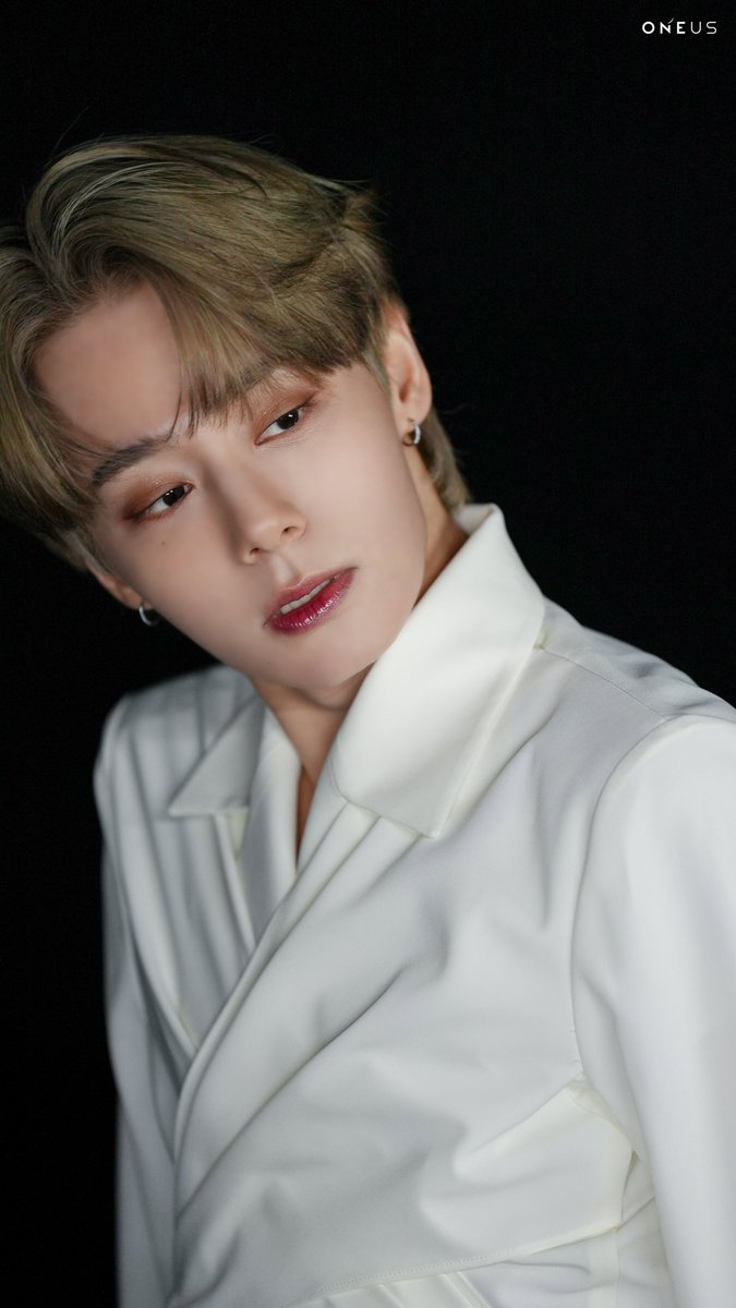 official_ONEUS's tweet photo. [#ONEUS_MAGAZINE]

EP.75 🎁 HAPPY HWAN WOONG
DAY PRESENT PHOTO 🎁

✔ ONEUS 공식 홈페이지
🔗 https://t.co/fpytvWbebG

#HWAN_and_only_WOONG_day
#오늘생일좋구나_여환웅_가자 https://t.co/Xm4jczCEQp