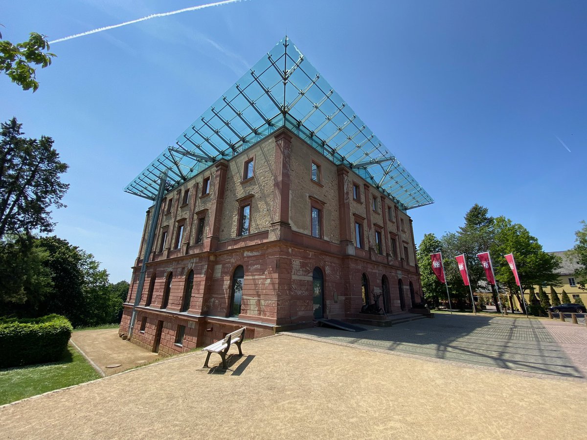 verborgenes_wbn's tweet photo. Bei unserem nächsten Projekt ging es für uns in das ehemalige Jagdschloss auf der Platte nördlich von Wiesbaden. Der nassauische Herzog Wilhelm l. ließ es zwischen 1823 und 1826 errichten. 🏰
Mittlerweile kann es für Veranstaltungen genutzt werden.
#wiesbaden #verborgen https://t.co/WjALYY0euE