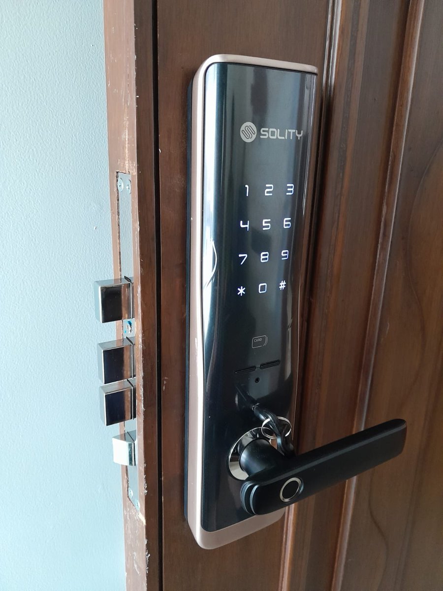 jal_electricals's tweet photo. SOLITY_GM-7000BK 

Go Digital 1️⃣2️⃣3️⃣
Having Digital locks on your door makes it easy to access without the hassle of handling the key🔑 

Follow for more✨
https://t.co/woZ8ArPWgJ

#Gokeyless #rfidcard  #Smartdoorlock #mortise  #pushpulllock #digital #solity_korea🇰🇷💯 https://t.co/3l5DKWMnPb
