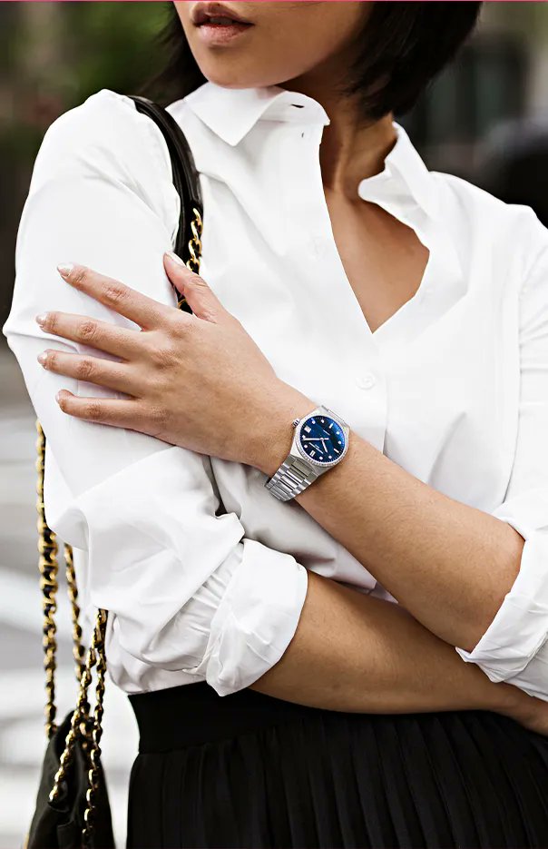 WatchShowcase's tweet photo. This #FrederiqueConstant Highlife Ladies Automatic Sparkling makes it feel like you're wearing the entire Milky Way on your wrist. #watches #watchoftheday #wotd #ladieswatches https://t.co/U5kelFmTxH