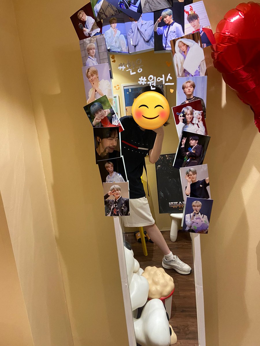 mul_hoe_'s tweet photo. #환웅이처럼_팝팝튀는_팝콘먹자
9시까지 연장됐다는 소식에 충동적으로 호다닥 다녀왔습니다! 아름다운 특전이랑 환웅이가 자꾸 눈에 밟혀서 안 갈 수 없었어요ㅠㅠ안쪽에 아기자기하게 꾸며져 있는거 넘 귀엽구ㅎㅎ 팝콘나쵸도 짱 맛있었습니당..헐 그러고보니 웅랑이 데꼬 갔는데 까먹고 못 찍었다 https://t.co/OKKUBd4Y33