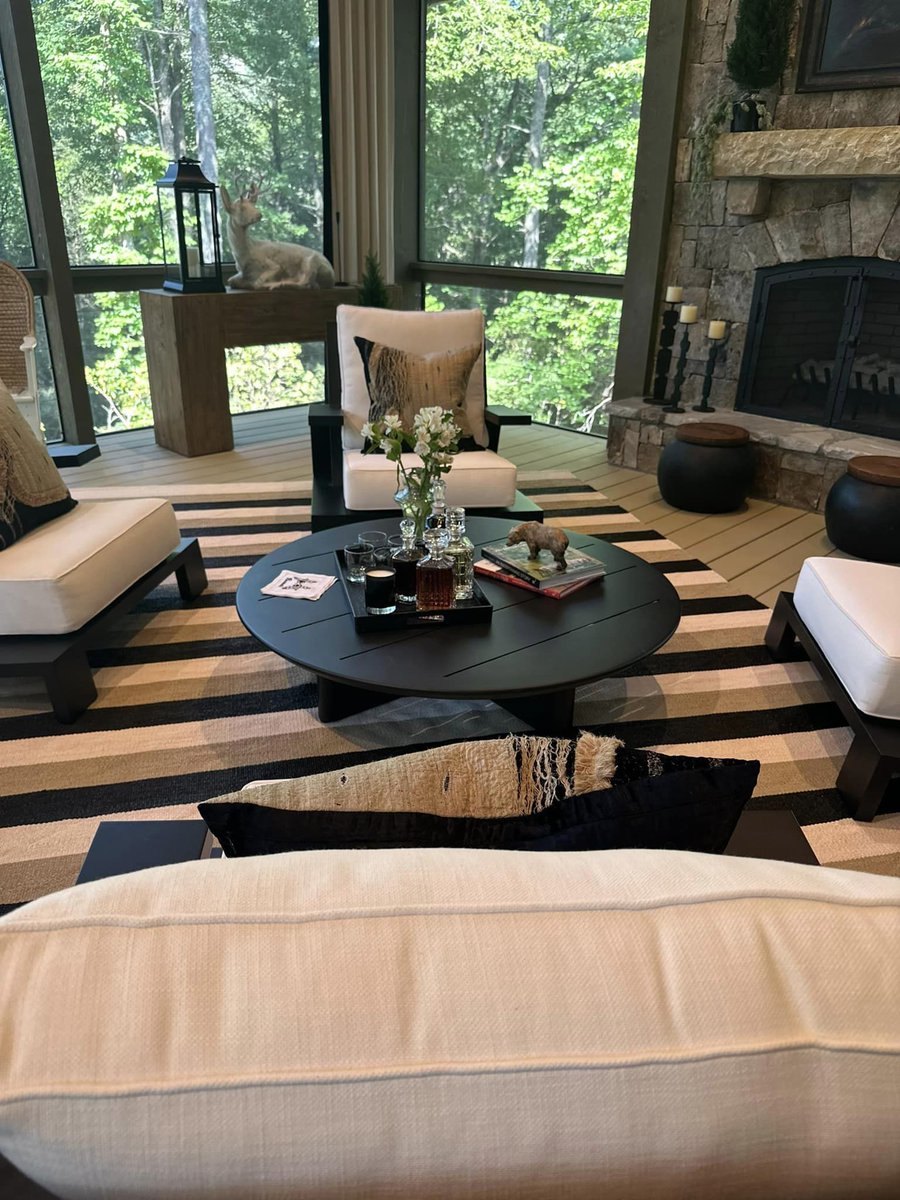 HeatherHmksold's tweet photo. So proud of my Momma! So talented and such a beautiful porch. You out did yourself once again. Cashiers, North Carolina… Designer Showcase 2023 #interiordesigner #mondayshome #designershowcase #lynnmonday #cashiersnc #lovemymomma #talent https://t.co/ZgKdmdcia0