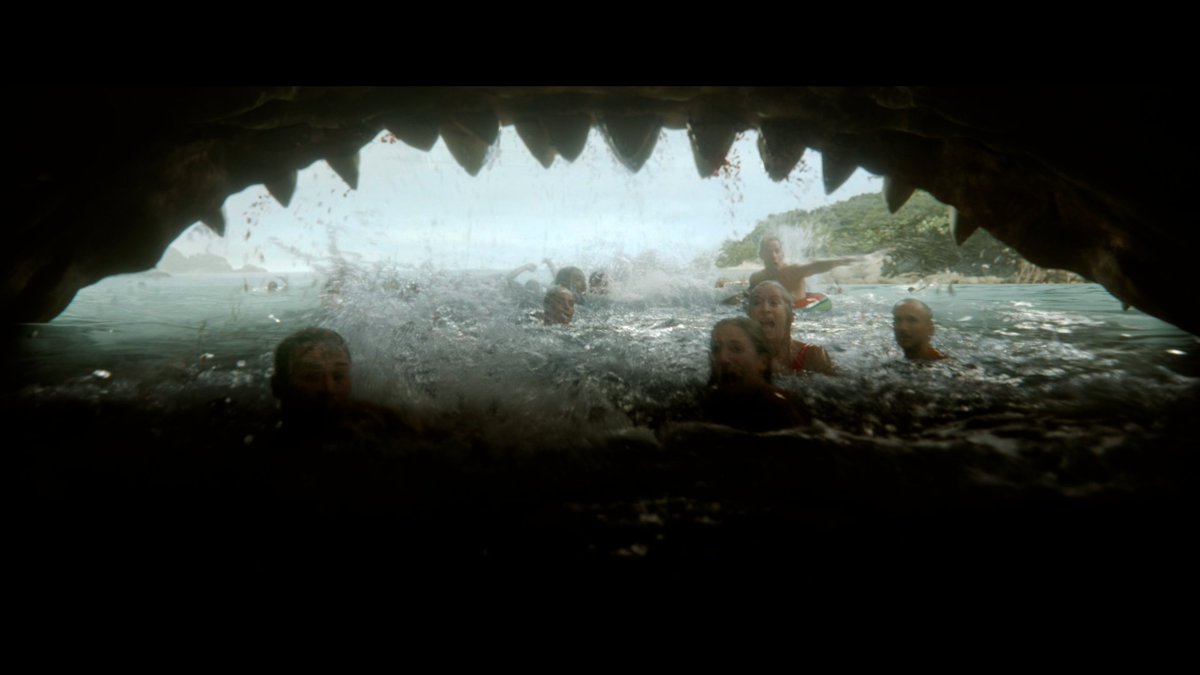 Gotta be one of the best camera shots in bad movie history, I love it. #Meg2TheTrench