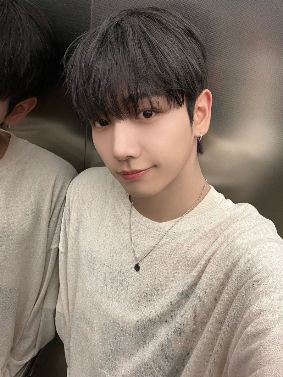 BOYNEXTDOOR_twt's tweet photo. 행복한 밤!! 언블리버블 😤 😤 

#BOYNEXTDOOR #JAEHYUN #명재현 https://t.co/b76TNpCs4j