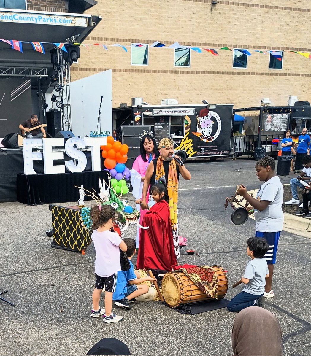 We had a wonderful time sharing culture through stories yesterday! #dragonboat #barongket #Indonesian #china #multicultural #diversity #KuanYin