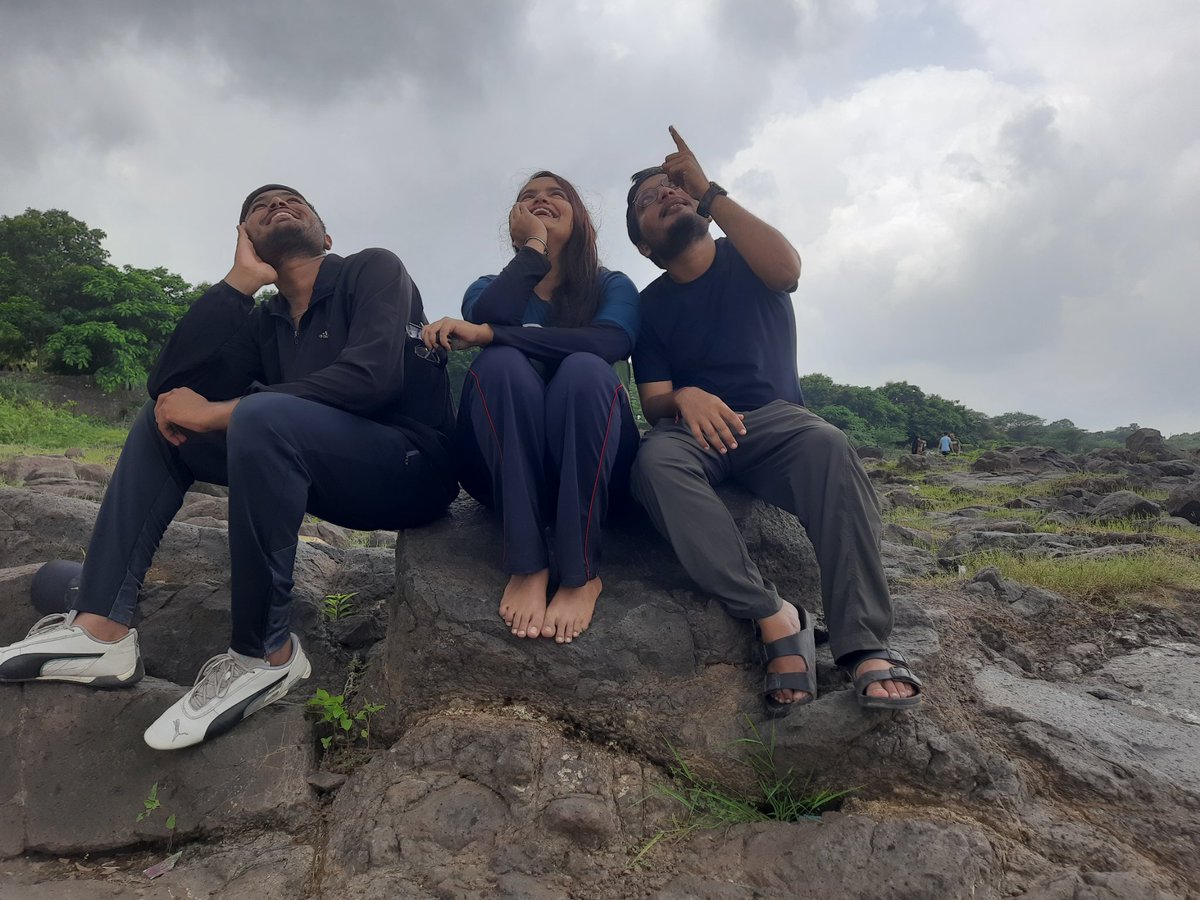 Tejashvachhani_'s tweet photo. Either Bury the Hatchet or Drink the Clouds, they will be there.
#polscience #moonsoon #Weekend https://t.co/UzEv9DZ6kV