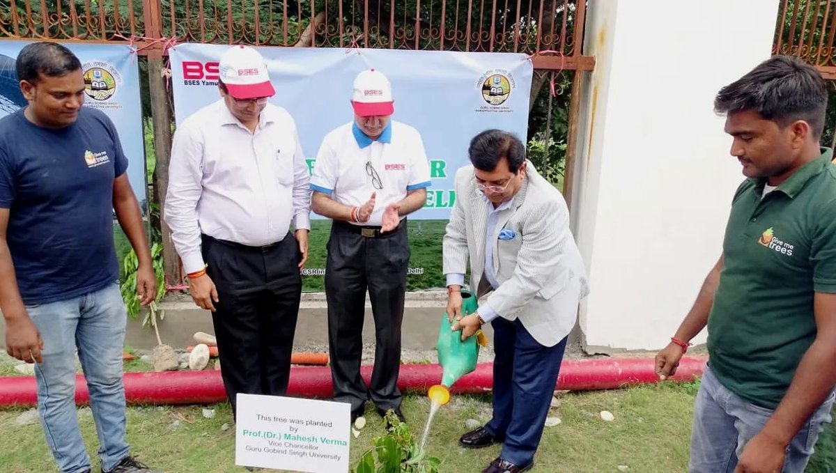 givemetrees's tweet photo. Give Me Trees Team in association with@bsesdelhi planted 500 saplings for a tree plantation drive at the Guru Gobind Singh Indraprastha University in Delhi.

#trees #treeplantation #plantatree #plantationdrive #greenindia #foragreenerfuture #givemetreestrust https://t.co/69NLRXaEv3