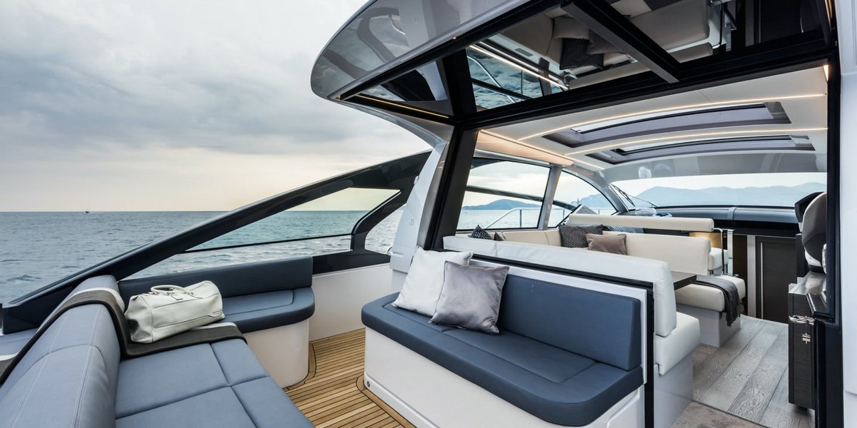 pershingyacht's tweet photo. The cockpit offers an ample sunbed to relax on, a headrest cushion and a second sofa for enjoying the sea view. But its real appeal lies in the seamless integration between inside and out.
Pershing 5X. Flair extraordinaire.

#TheDominantSpecies  
https://t.co/KD0YYcyryP https://t.co/h7gSfNtRoI