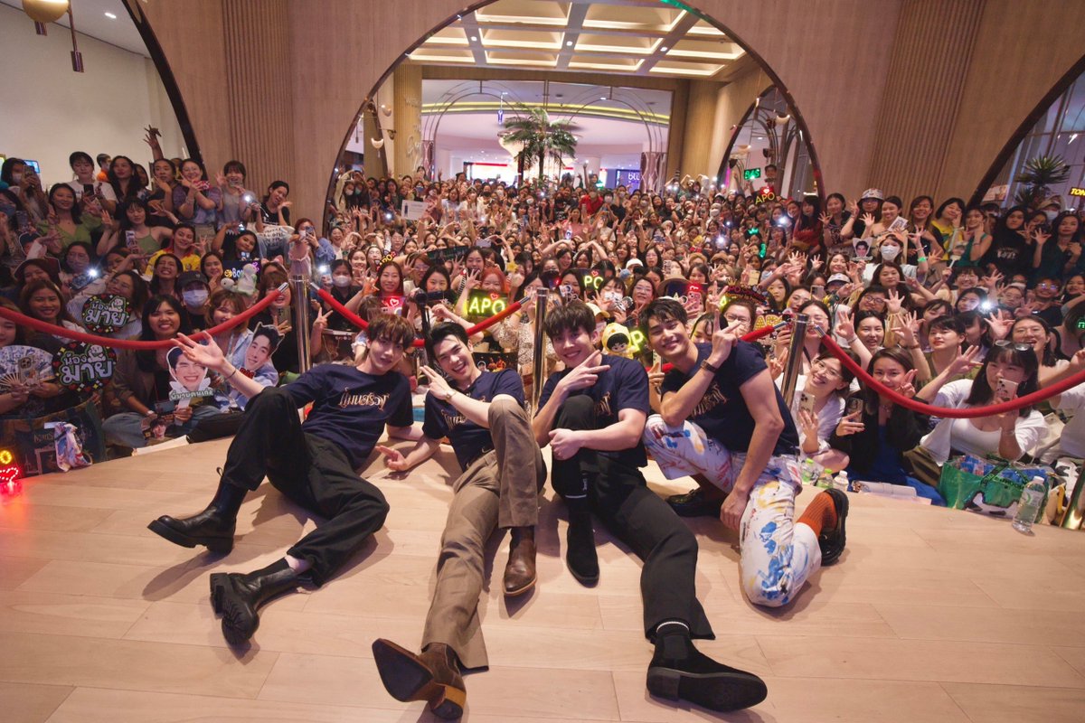 บรรยากาศการเดินสาย MAJOR STAR ROADSHOW โปรโมตภาพยนตร์แมนสรวงที่ เมเจอร์ ซีนีเพล็กซ์ สุขุมวิท ของ “มาย อาโป บาส ต๋อง” 🥳✨

<a href="/milephakphum/">mile phakphum</a> <a href="/Nnattawin1/">Nnattawin</a> <a href="/basvpr_/">basvpr_</a> <a href="/tongthk/">Tong+</a> 

#ManSuangxMajorStarRoadshow
#ManSuang #แมนสรวง