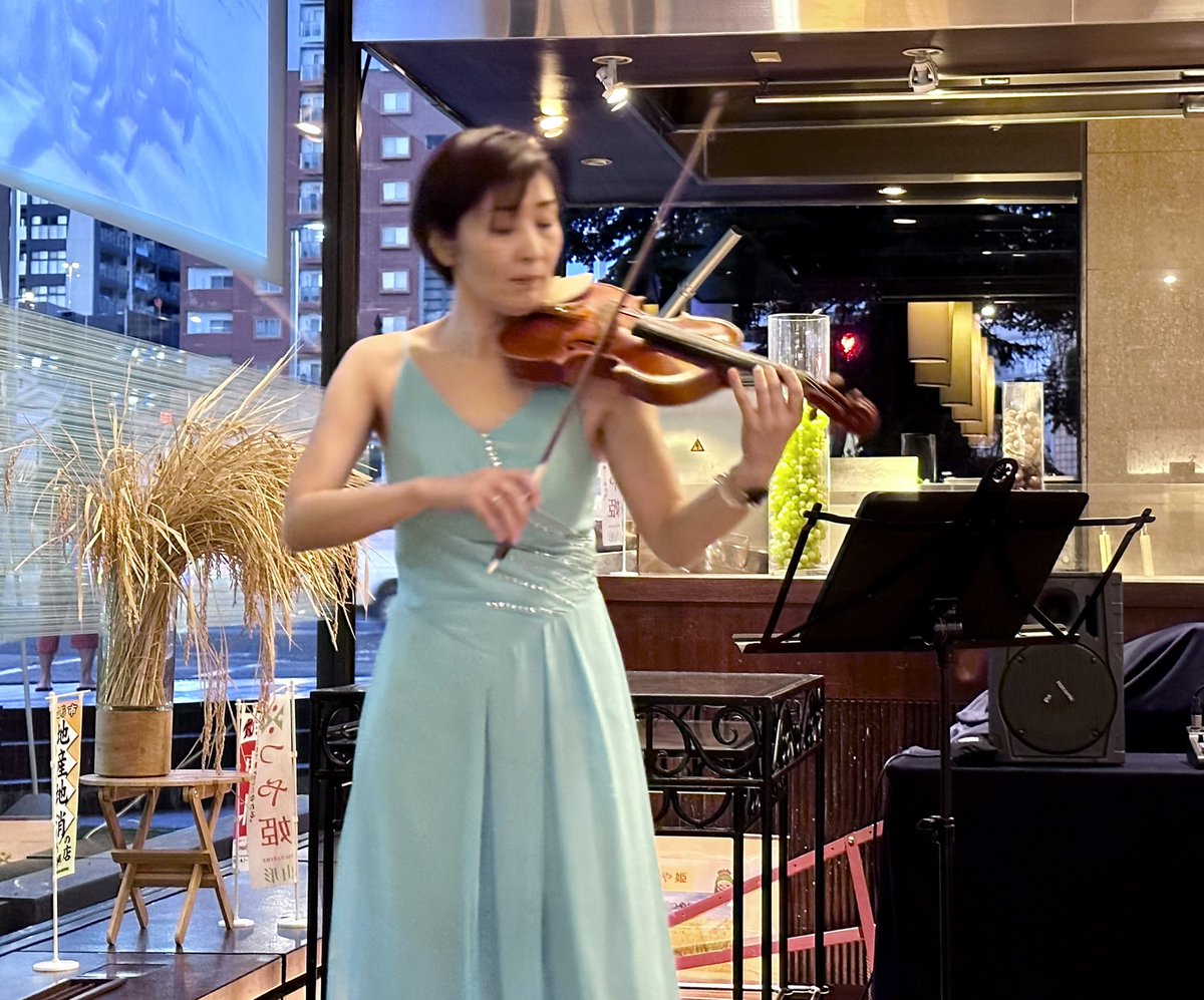 pidapu's tweet photo. 本日のLIVEPATIO🎵🎻🎹✨✨
駒込 綾さん🎻
庄司紗千さん🎹🎤
久しぶりに来れたLIVEPATIO✨
お二人の引き出しはどんどん広がっているのを感じました✨
お会いした皆さんお世話様でした🎵
#LIVEPATIO
#ホテルキャッスル山形
#駒込綾
#庄司紗千
#美味しいもの食べよう https://t.co/jJq93fAvL2