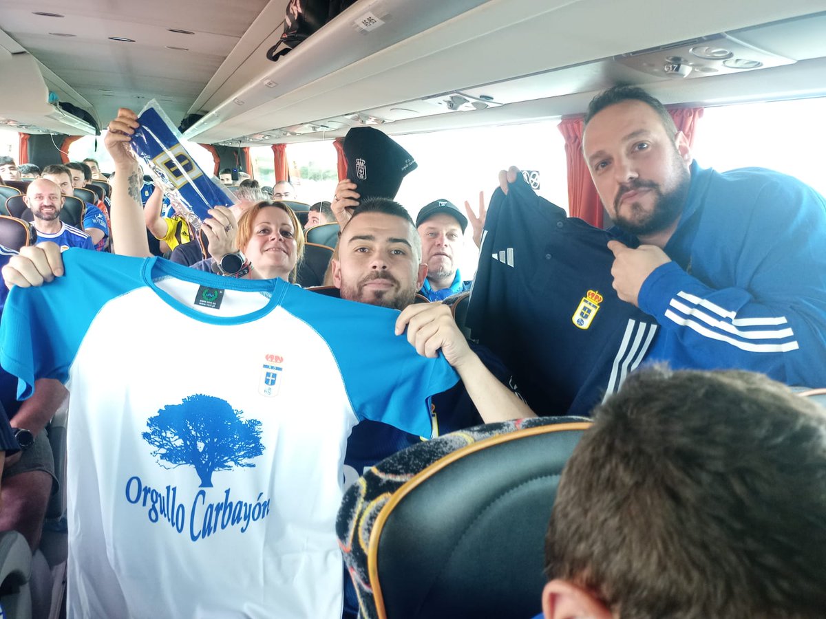 orgullocarbayon's tweet photo. Nuestros socios Óscar y Jorge han sido los agraciados en nuestro #sorteomolon que realizamos en cada uno de nuestros viajes.
Camiseta de la peña y polo del #RealOviedo.
Enhorabuena chicos!!! https://t.co/gObXYvfjpv