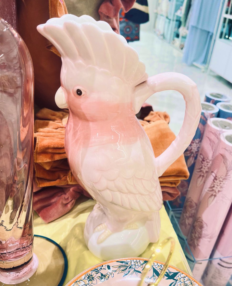 hotaru0026's tweet photo. Francfrancにモモイロインコちゃんの水差しが！！！ https://t.co/tI5CcZkLFH