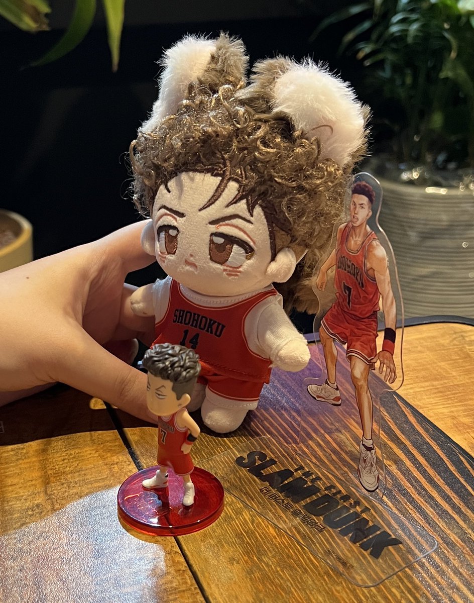 그리구 집에서 주섬주섬 챙겨온 태섭이 포카랑 엽서, 피규어 등등.. 태섭이의 여름밤이니까 밤나들이 같이 시켜줌(벨님<a href="/neodream_12/">벨로벨🥦🥦🥦</a> 뽀짝태섭 귀여웡)