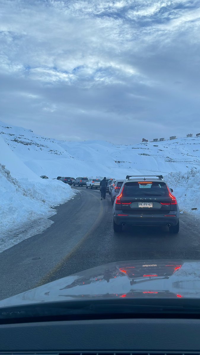 sdazar's tweet photo. @Valle_Nevado 7:30am  y ya hay taco, busquen otro centro de ski. https://t.co/nzBzTHgclH