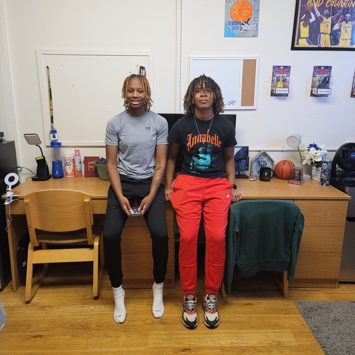 KillaKam_00's tweet photo. Move In Day🙌🏼📚🏀  #roomies
@rikeyah4 https://t.co/XIQHG1ozCI