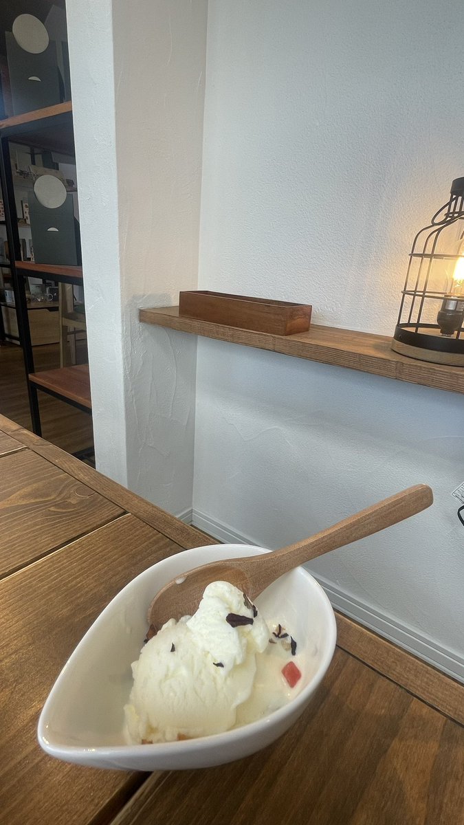 koluwan's tweet image. 今日食べた物
①とっても美味しいガーリックシュリンプ🦐
どうしてもとーちゃんに食べさせたかったの🤤
滝川でランチ🍽
サービスで頂いたアイスも美味しかった🍨😋
 #n_and_n
 ②暑さを内側からクールダウンのかき氷🍧
 #snowlab
 #スノラボ