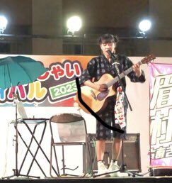 DDJHoppy's tweet photo. 眉村ちあきさんの夏祭ライブを見てきました。
人を楽しませる才能の塊のような方で、ハッピーオーラが会場に溢れていました。
音源が無く歌詞からメロディを推測して作った眉村バージョンの池田小学校校歌がめちゃくちゃエモかった
#眉村ちあき
 #いけだ・いらっしゃいフェスティバル https://t.co/oIGZWbnb7e