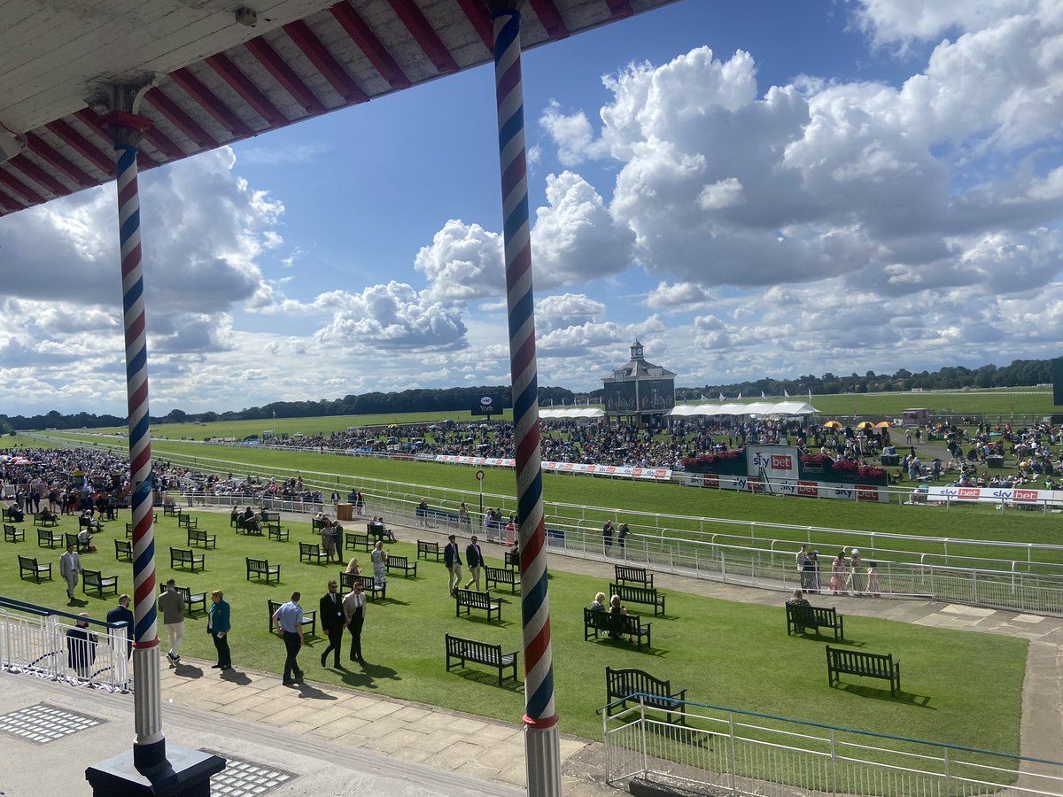 Lovely day at York for the Ebor, much warmer than the clouds would suggest ☀️