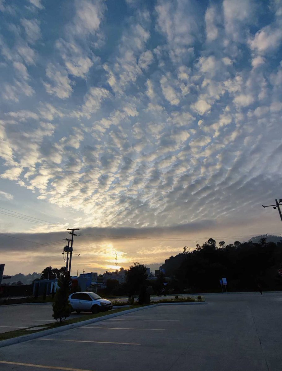 #Lente100 | Amanecer desde Cuatro Caminos #Totonicapán . 

📷 Daniel Alvarado.