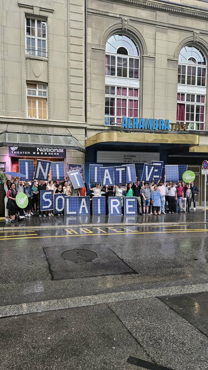 LesVertsSuisses's tweet photo. C'est décidé: nous lançons l'#InitiativeSolaire. 🥳

Prêt-e à nous aider dans la récolte de signatures? 💪 https://t.co/kPIubtZ5iR https://t.co/jt9muMRYQ0