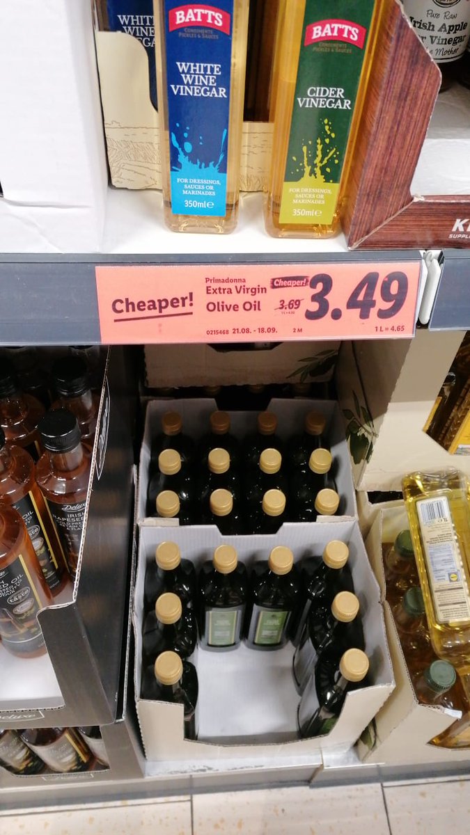haskov_'s tweet photo. El precio del aceite de oliva virgen extra en un supermercado irlandés.
La foto es de hoy. Me la acaba de mandar mi hermana.
El litro a 4,65 euros https://t.co/Sm2uc0HI5D