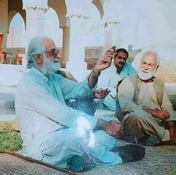 آپ نے غلامی کے خلاف مزاحمت کا راستہ چنا، آپ نے جھکی ہوئی غلام انکھوں کے بجائے دشمن کی آنکھوں میں آنکھیں ڈال کر زندہ رہنےکا راستہ چنا۔

اپنے محکوم قوم کےلیے اپنا سب کچھ داؤ پر لگا دیا،اپکی روح مزاحمت کی پکار ہے،صرف بلوچ نہیں,اپ سب محکوم قوموں کے سرتاج ہیں۔
#ShaheedNawabAkbarBugti