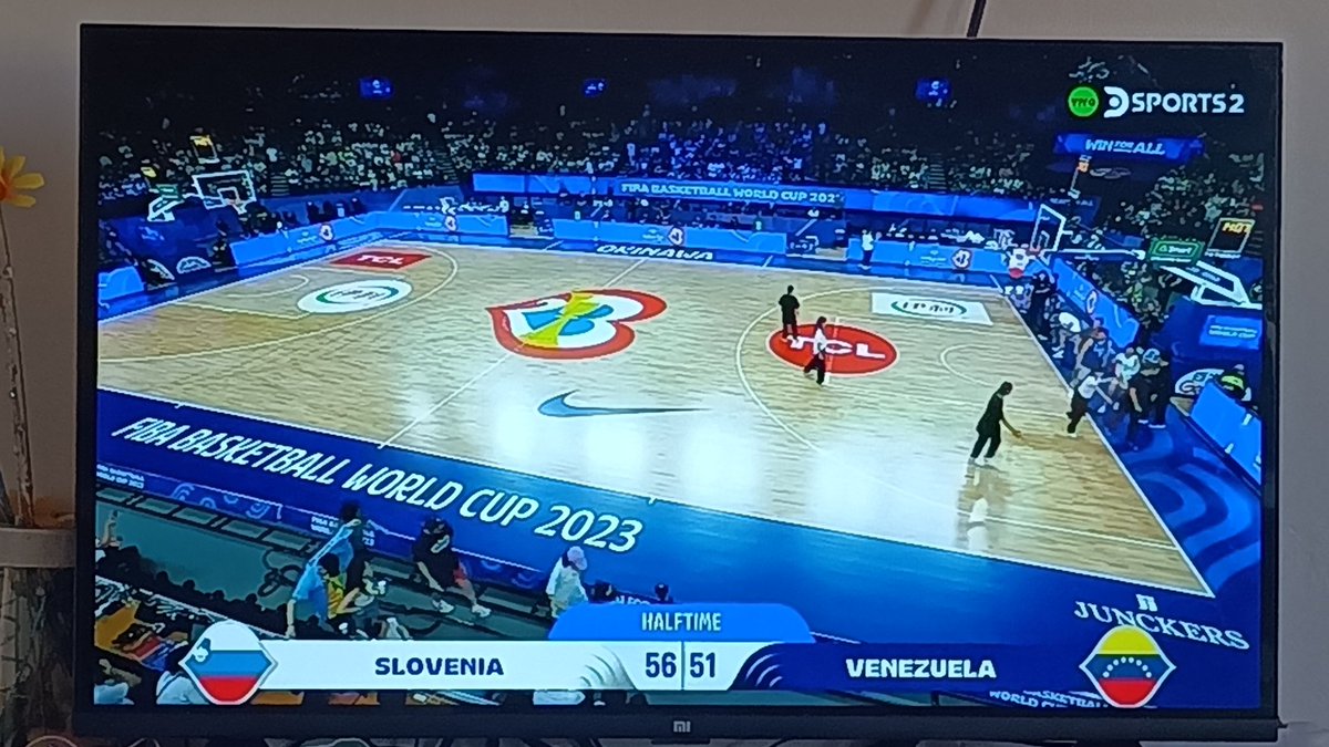 hectorAlbornoz's tweet photo. @FVBbasketball Nos vamos al descansa abajo por 5, que triple para cerrar el segundo cuarto 💪🏻🏀🇻🇪 #FIBAWC #Venezuela @FVBbasketball https://t.co/LICLms3HcR