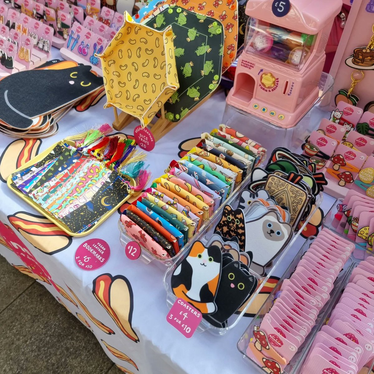 Chrisdrams's tweet photo. Lovely to be back at the Briggait for the @waspsstudios Market with @evannave Dice trays, keyrings, mouse mats and more. https://t.co/M3ADyH1Trc