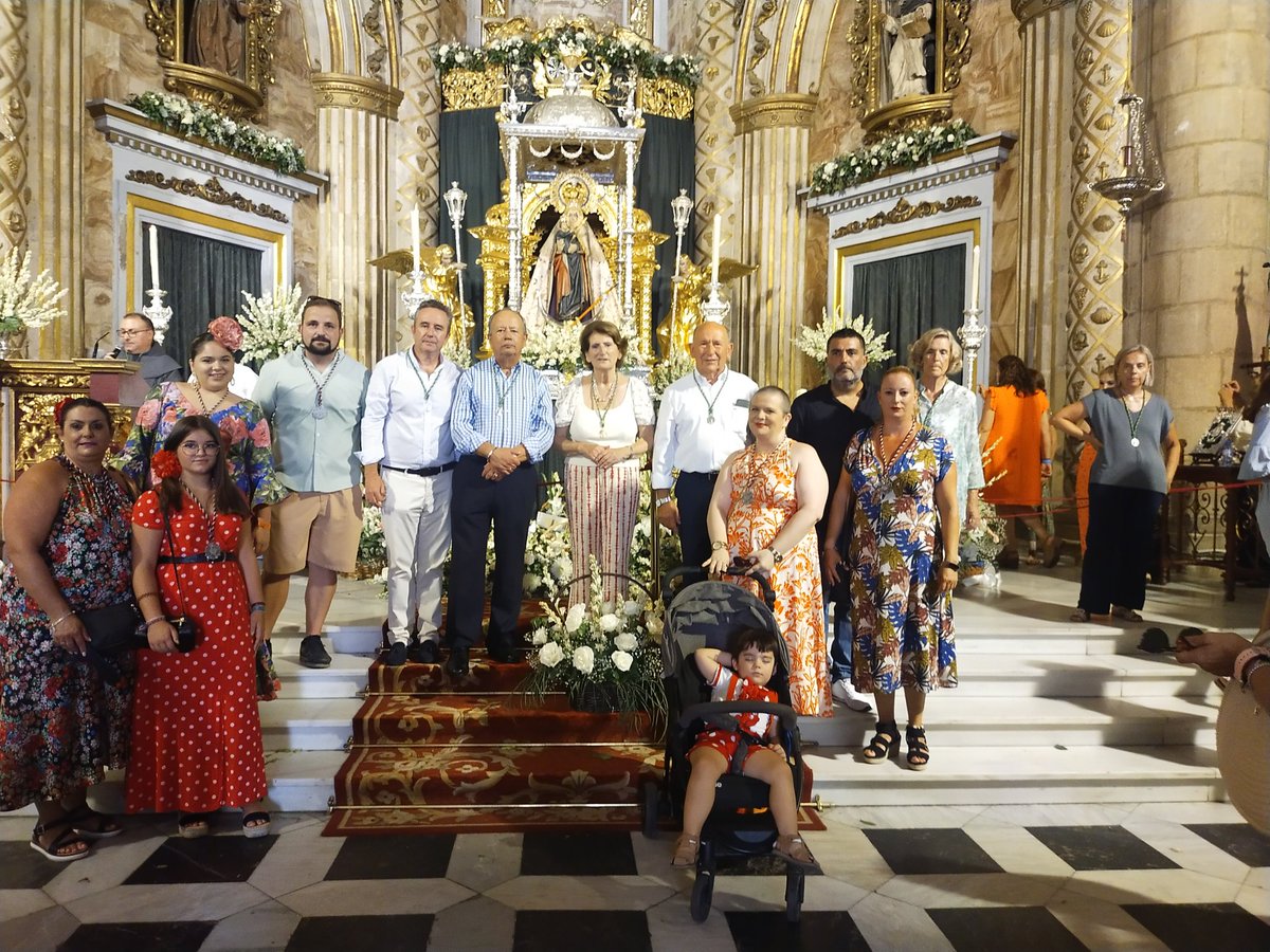 Está mañana  hemos participado de la Ofrenda Floral a la Virgen del Mar. 
Viva la Virgen del Mar
Viva la Patrona de Almería.
Viva la Madre de Dios