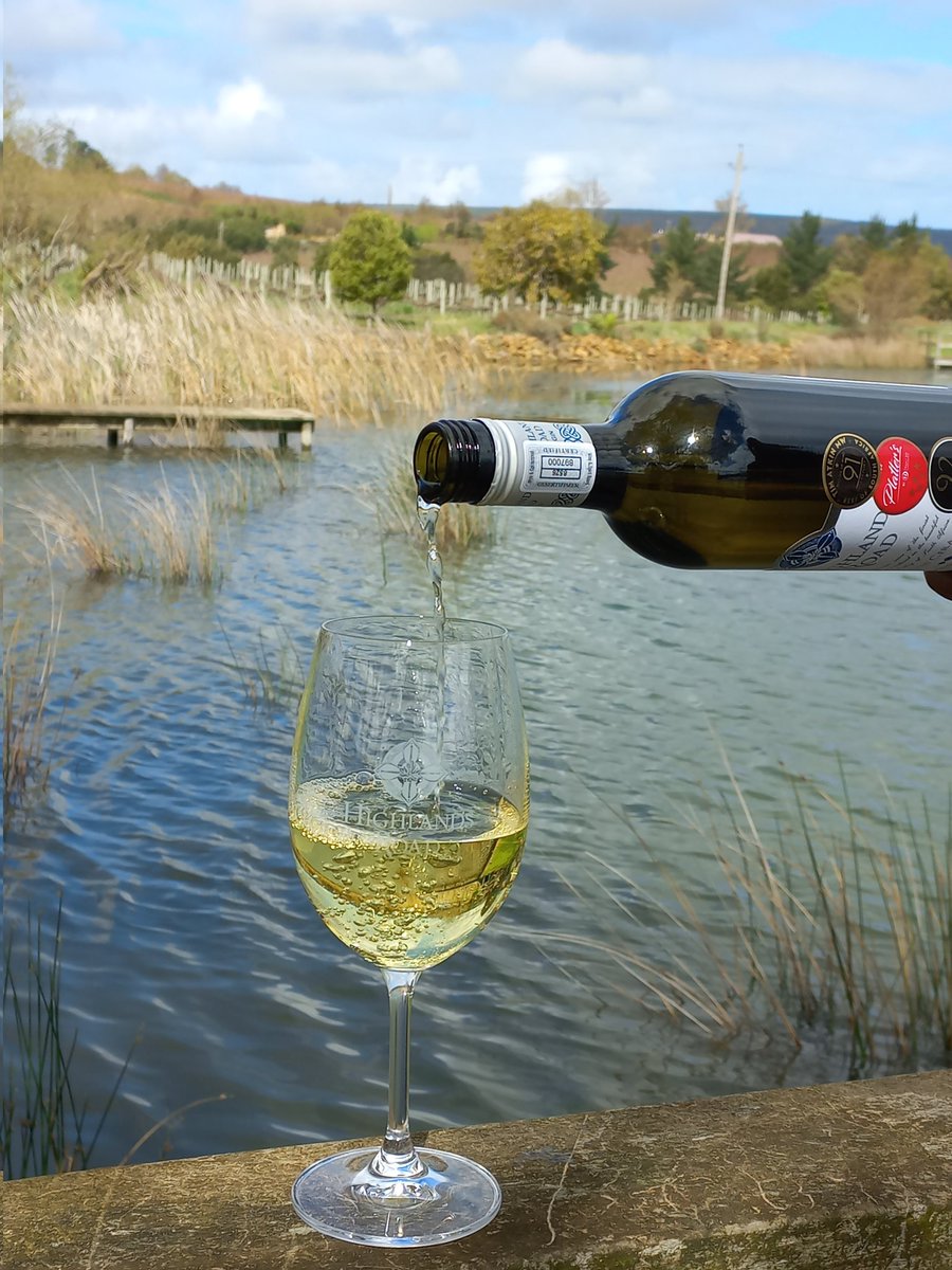 Our 2016 Sine Cera is a 50/50 blend of Sauvignon Blanc and Semillon.

- Platter 41/2 *
- Tim Atkin 91
- Winemag 92
- SA Wine index Grand Gold

Available on the farm or on our website at R190 per bottle or R1080 per case 
wine.highlandsroadestate.co.za/products